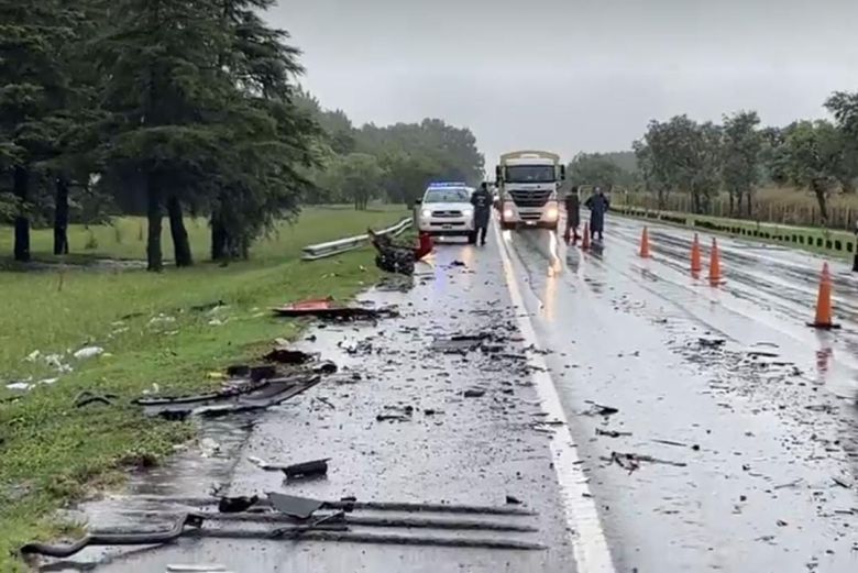 Accidente fatal: un hombre murió en un choque frontal entre un auto y un camión