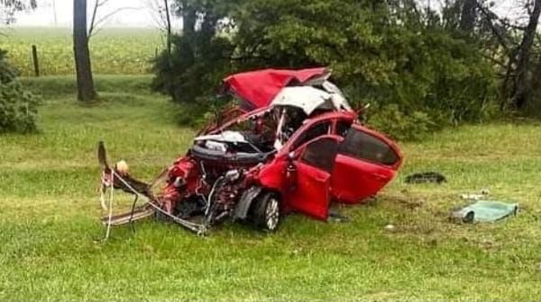 Accidente fatal: un hombre murió en un choque frontal entre un auto y un camión