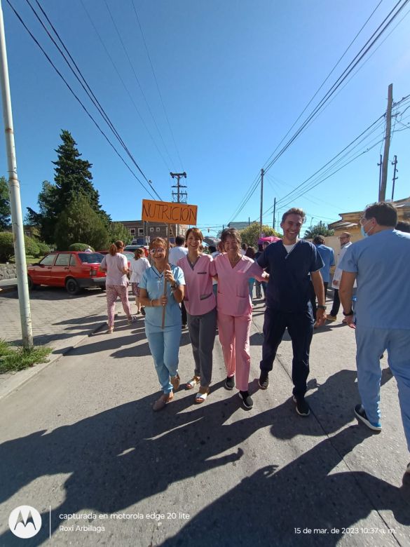 En Río Cuarto marcharon por salarios y el reclamo de la incorporación de una médica 