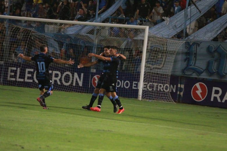 Estudiantes volvió a hacerse fuerte en el Candini