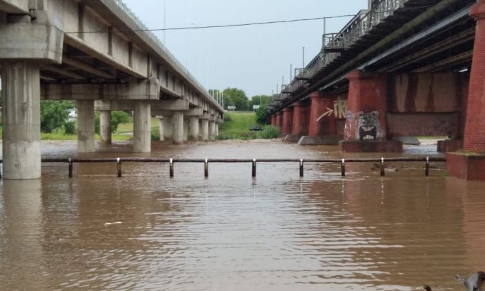 Nueva creciente inundó sectores de Playa Bonita y Paseo Parque Sobremonte