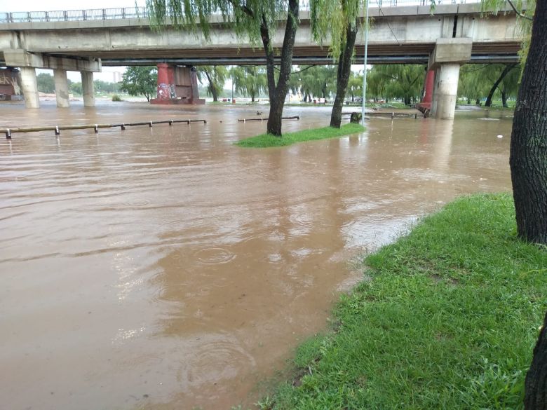 Nueva creciente inundó sectores de Playa Bonita y Paseo Parque Sobremonte