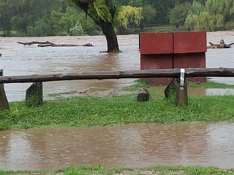 Nueva creciente inundó sectores de Playa Bonita y Paseo Parque Sobremonte