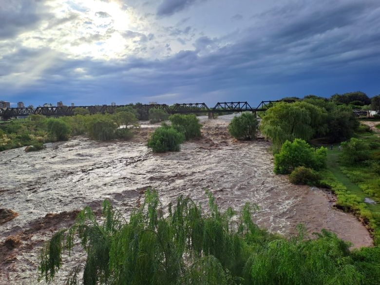 Nueva creciente inundó sectores de Playa Bonita y Paseo Parque Sobremonte