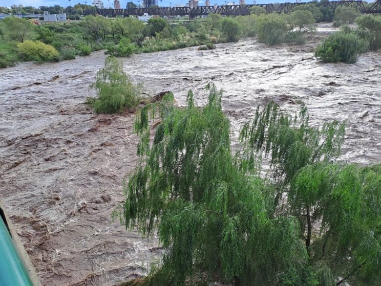 Nueva creciente inundó sectores de Playa Bonita y Paseo Parque Sobremonte