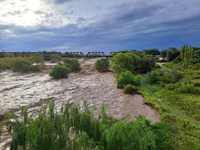 Nueva creciente inundó sectores de Playa Bonita y Paseo Parque Sobremonte