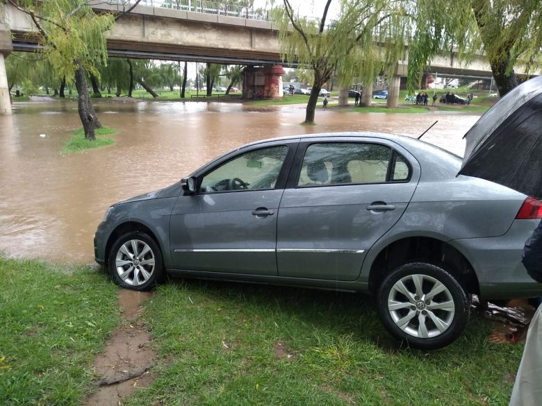 Nueva creciente inundó sectores de Playa Bonita y Paseo Parque Sobremonte