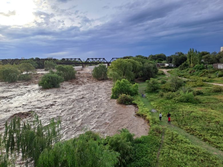 Nueva creciente inundó sectores de Playa Bonita y Paseo Parque Sobremonte