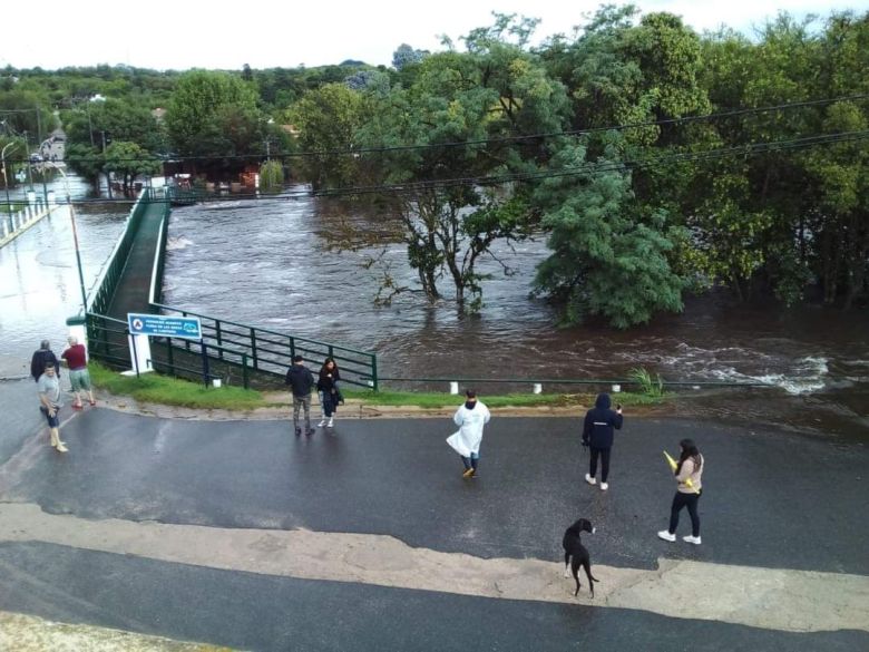 Doce personas debieron ser evacuadas en Alpa Corral debido a la creciente del río 