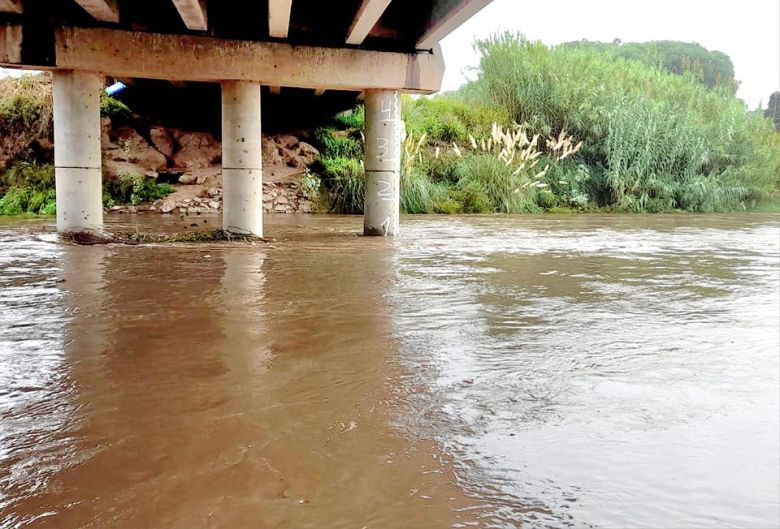 El pico de la crecida en La Carlota superó los 4 metros