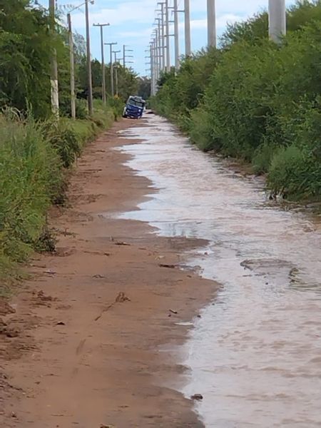 Vecinos del barrio Autódromo se encuentran aislados por el anegamiento de las calles 