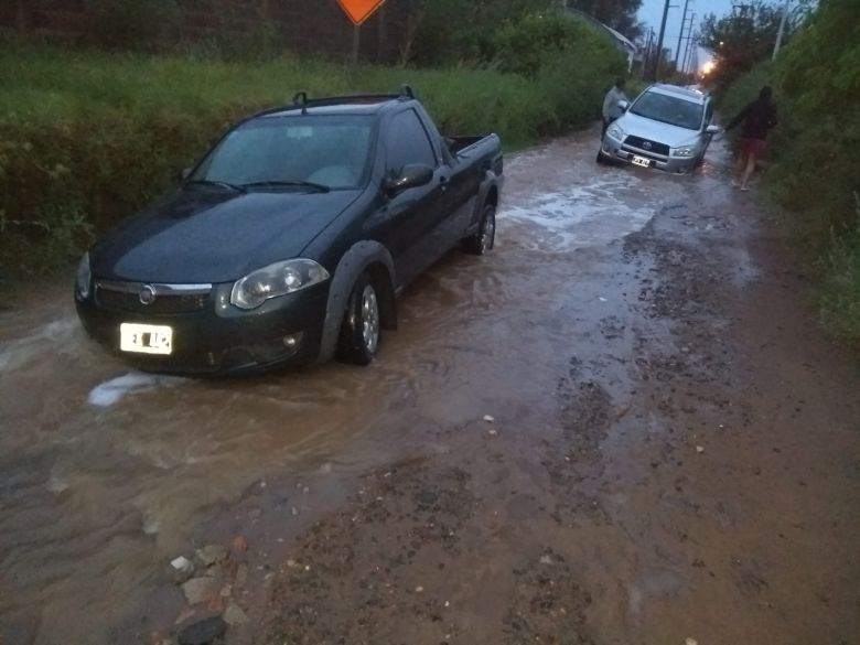 Vecinos del barrio Autódromo se encuentran aislados por el anegamiento de las calles 