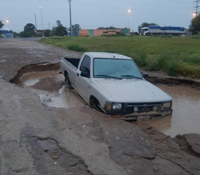 Vecinos del barrio Autódromo se encuentran aislados por el anegamiento de las calles 