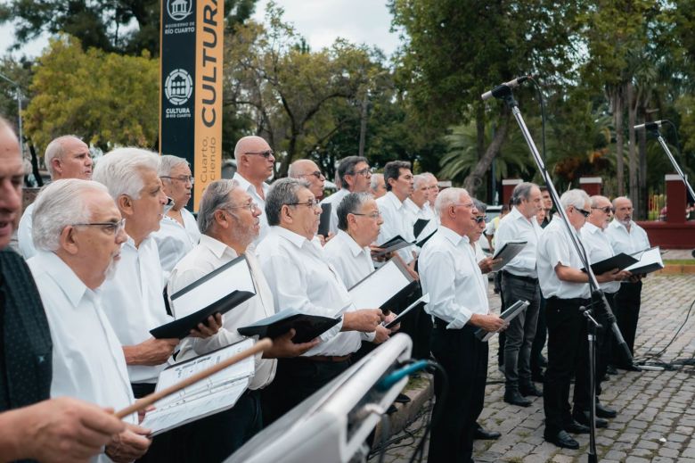 Con Raly Barrionuevo y el homenaje a Favio se vivió a pleno el quinto día del Otoño Polifónico