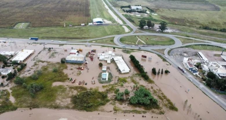 Lentamente La Carlota regresa a la normalidad tras la crecida del río que tuvo en vilo a esa ciudad