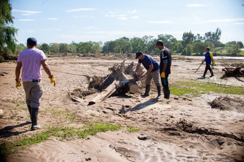 Creciente del río: Estiman que en 20 días finalizarán con la limpieza y reconstrucción de la costanera