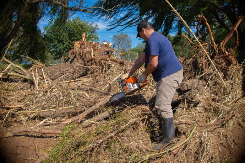 Creciente del río: Estiman que en 20 días finalizarán con la limpieza y reconstrucción de la costanera