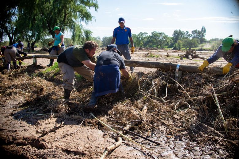 Creciente del río: Estiman que en 20 días finalizarán con la limpieza y reconstrucción de la costanera