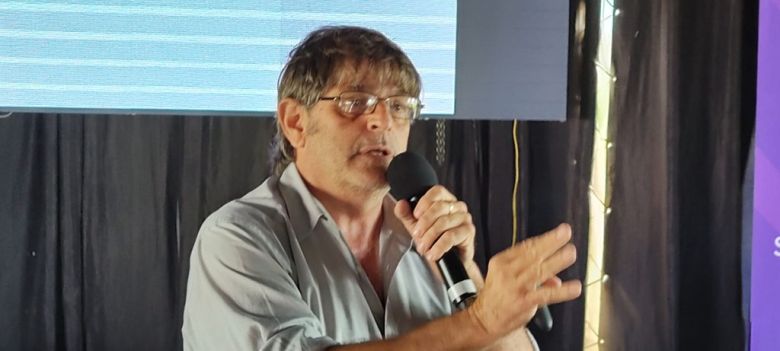 Seggiaro: “Convalidar un golpe devaluatorio en Argentina es lo más cercano a una locura”