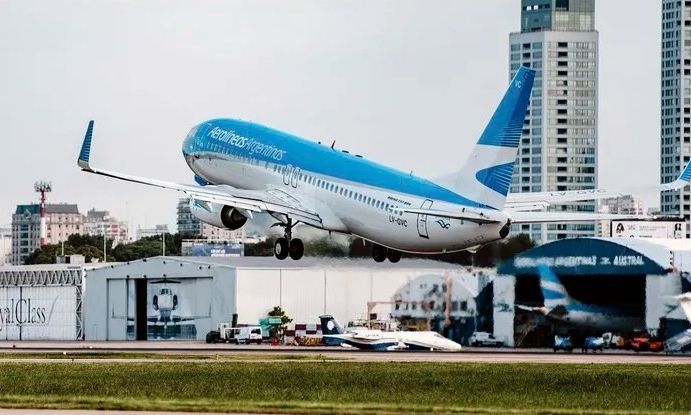 Buscan destrabar el paro en los aeropuertos del país