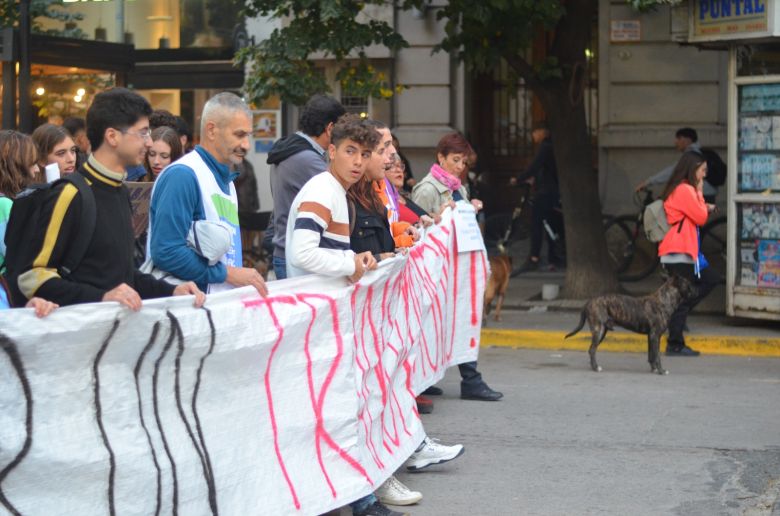 Multitudinaria marcha pidiendo mejoras en el servicio de transporte urbano