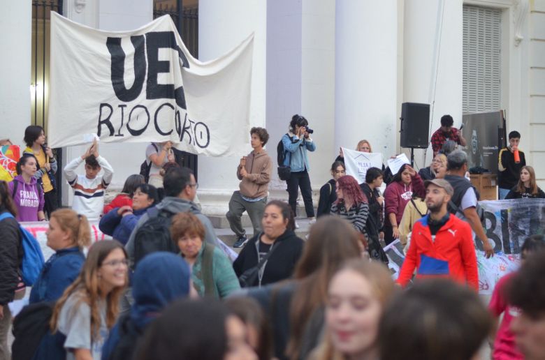 Multitudinaria marcha pidiendo mejoras en el servicio de transporte urbano