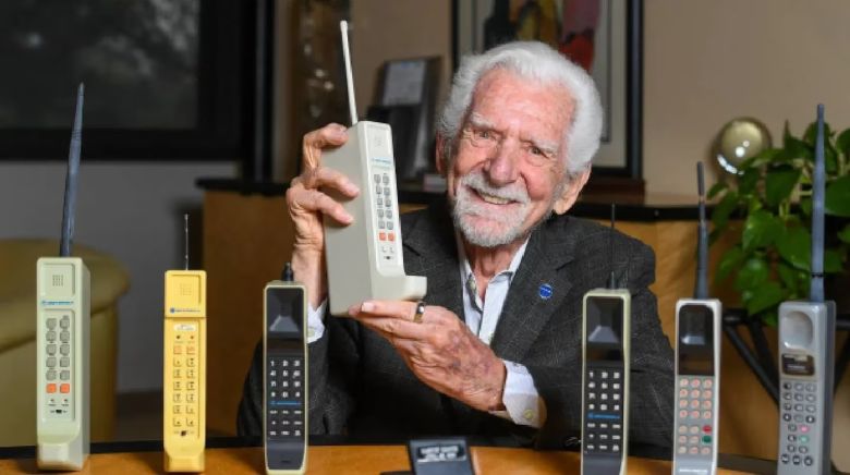 Hace 50 años se hizo la primera llamada con un celular e incluyó una grandiosa fanfarroneada