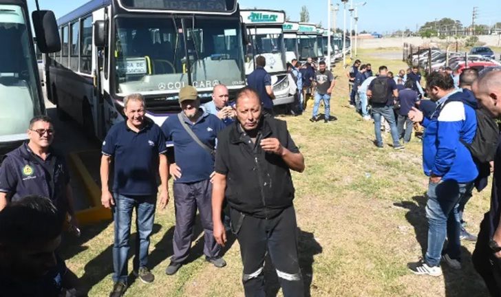 Tras negarse a declarar, los dos conductores fueron liberados y se levantó el paro de colectivos