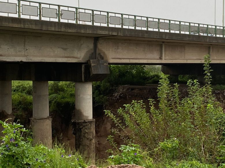 La crecida generó inconvenientes en el azud del puente ferroviario