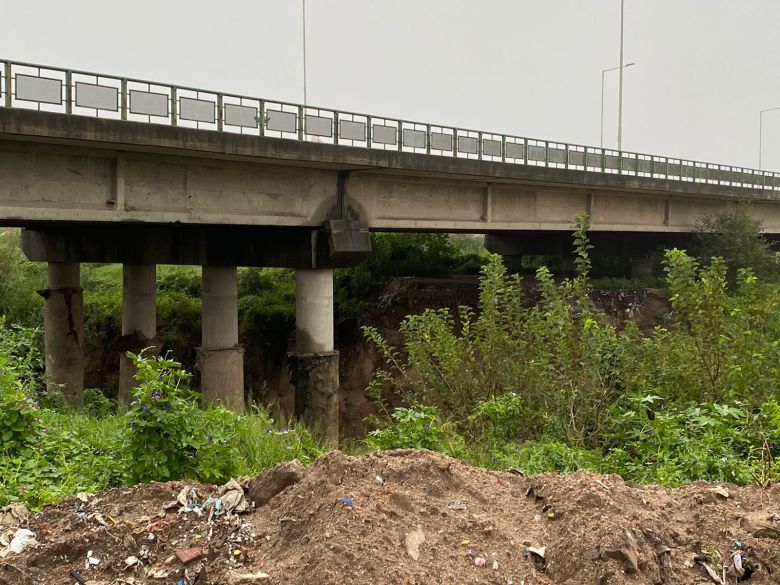 La crecida generó inconvenientes en el azud del puente ferroviario