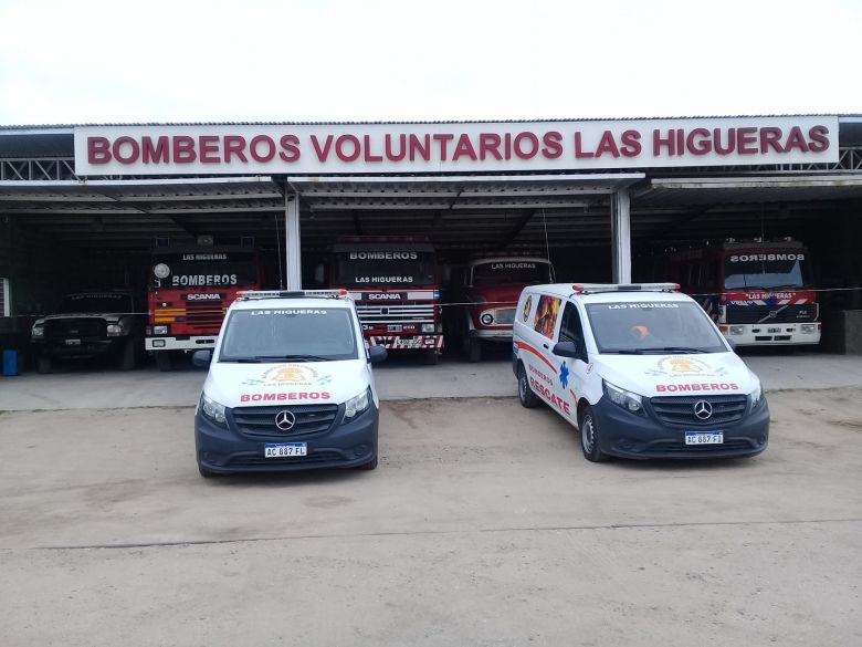 Seis heridos tras colisionar de frente un camión cisterna de combustible y un micro 