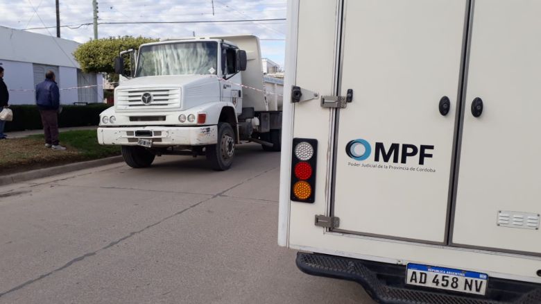 Un motociclista murió al chocar con un camión