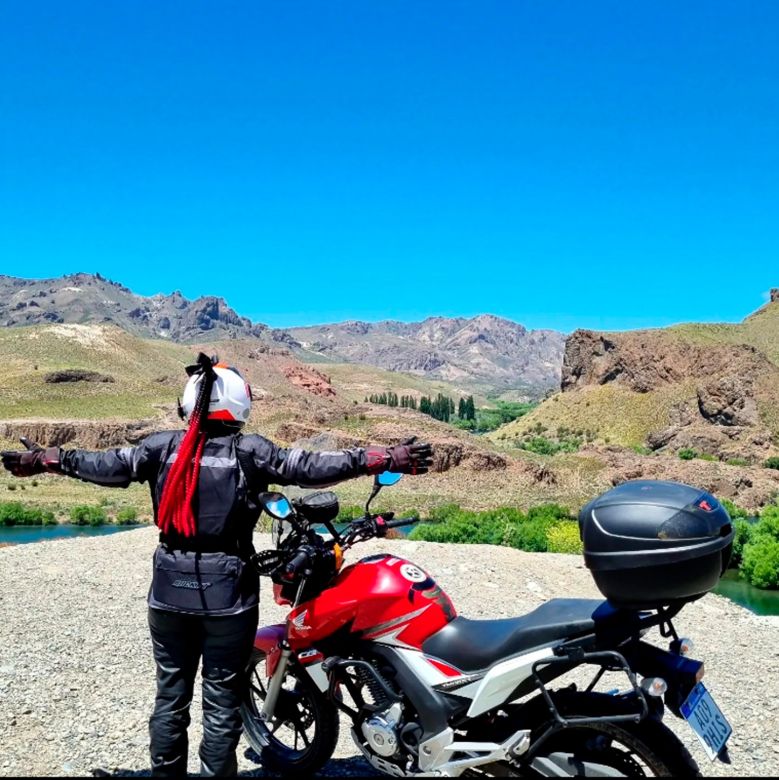 Una “rionegrina” eligió a la moto como su estilo de vida una vez que se jubiló