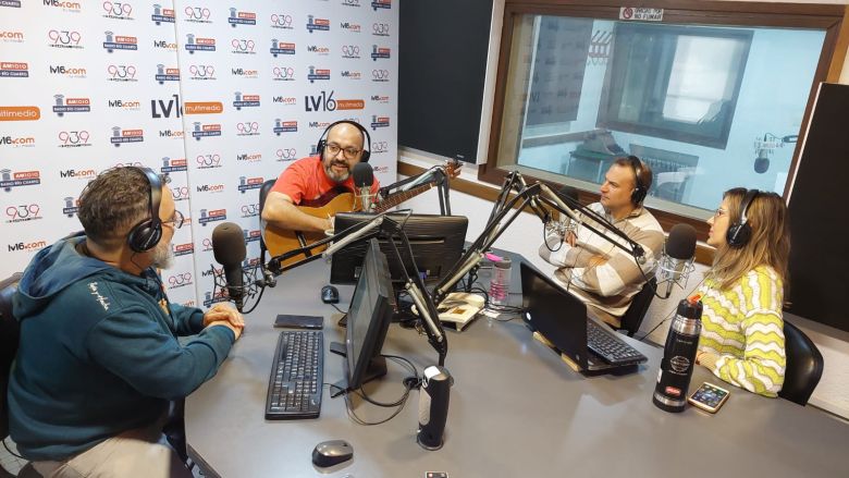 Carlos Tapia en el acústico de los viernes