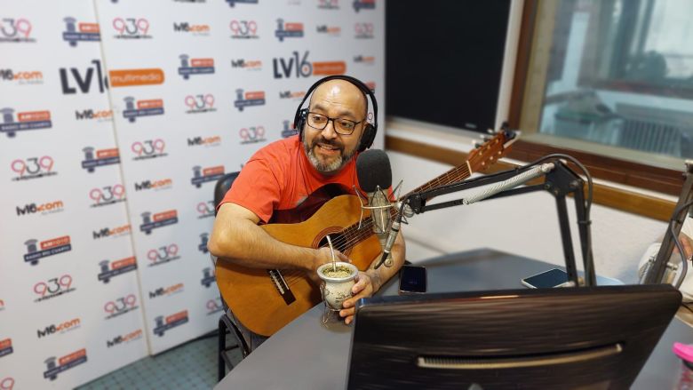 Carlos Tapia en el acústico de los viernes