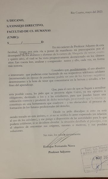 Preocupación en docentes de la UNRC por escasa comprensión de los estudiantes: lo atribuyen al uso abusivo del celular