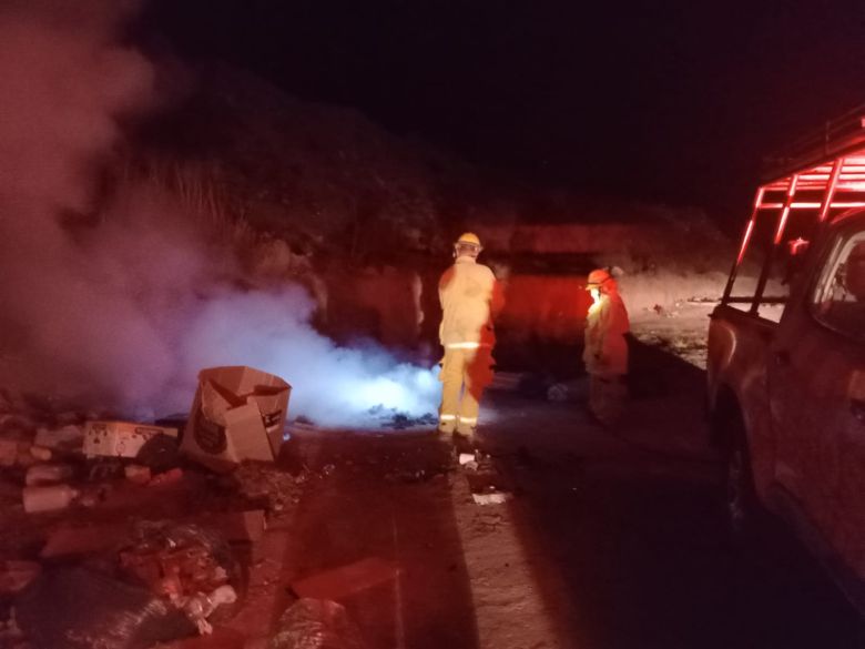 Prendieron fuego ropa y esto provocó un incendio en el basural de Berrotarán