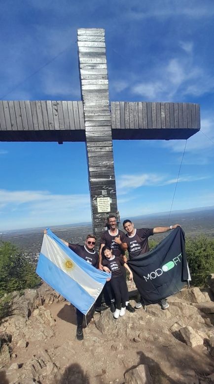 Una linda locura compartida: la emoción de hacer cima con su hermana que sufre parálisis cerebral