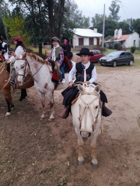 Las Albahacas se prepara para el desfile del 25 de mayo