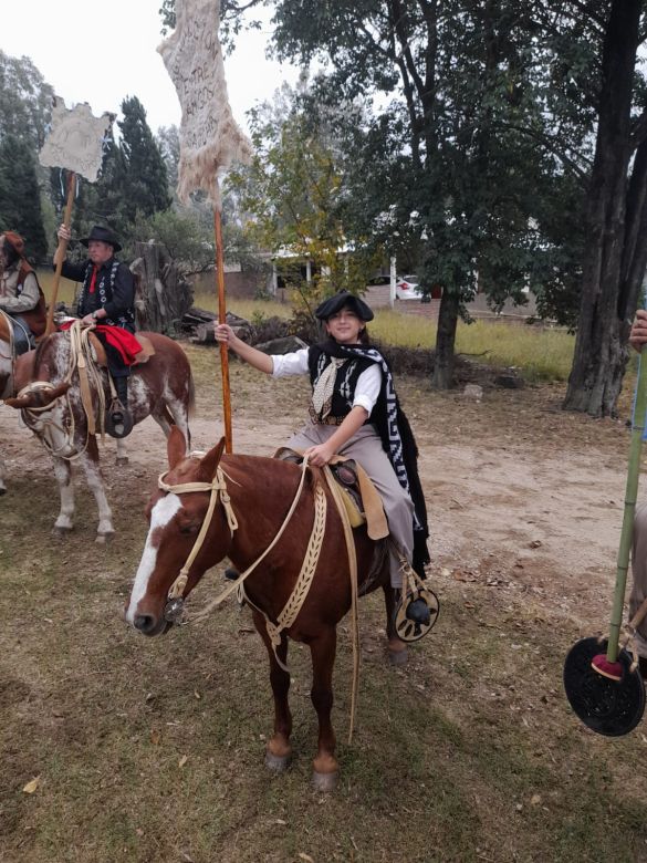 Las Albahacas se prepara para el desfile del 25 de mayo