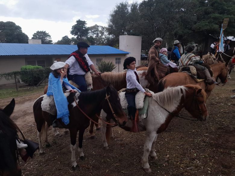 Las Albahacas se prepara para el desfile del 25 de mayo