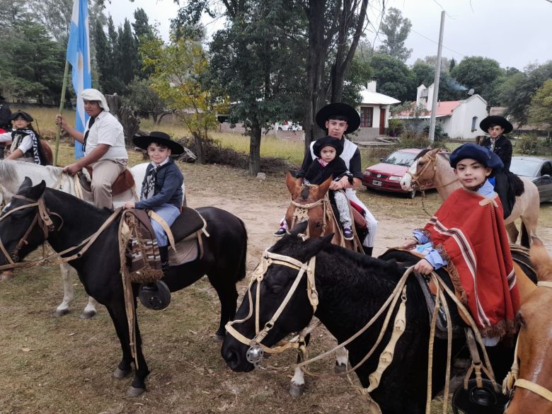 Las Albahacas se prepara para el desfile del 25 de mayo