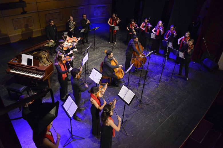 Los festejos del 25 de mayo tuvieron su noche de gala 