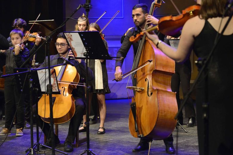 Los festejos del 25 de mayo tuvieron su noche de gala 