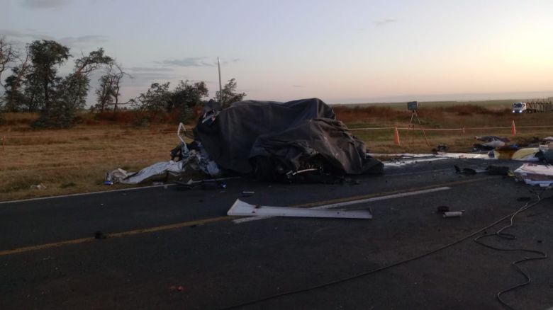 4 muertos por un choque entre un auto y un camión en ruta 7