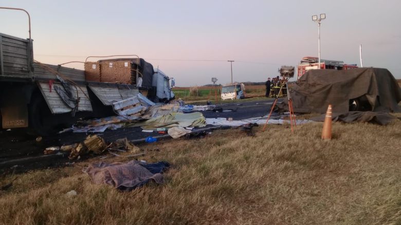 4 muertos por un choque entre un auto y un camión en ruta 7