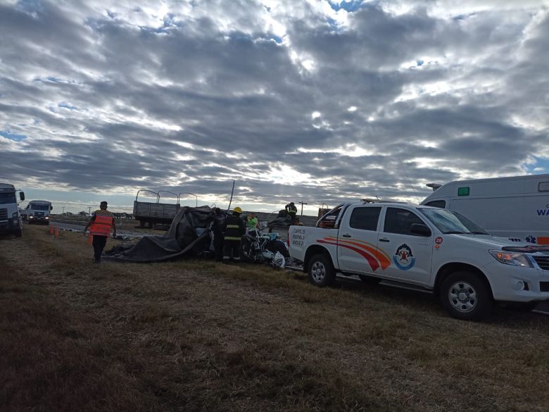 4 muertos por un choque entre un auto y un camión en ruta 7