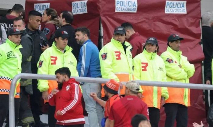 Falleció un hincha de River al caerse de una tribuna en el Monumental