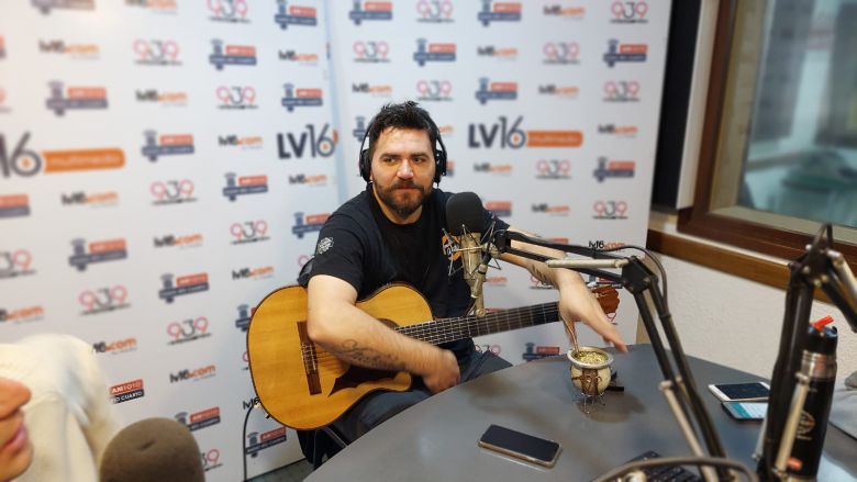 Jonatan Bisotto en el acústico de los viernes