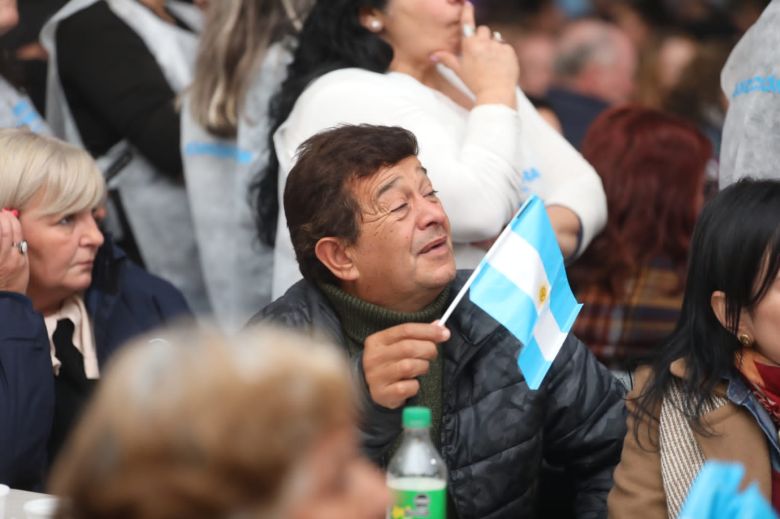 Llaryora llamó a un "riocuartazo" en el cierre de campaña de Hacemos Unidos por Córdoba 